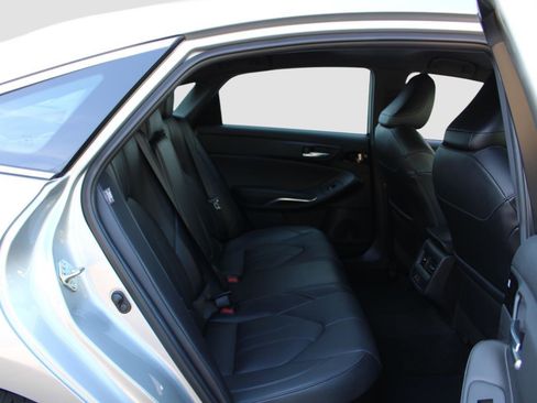 Used 2021 Toyota Avalon XLE w/ Carpet Mat Package (TMS) image 32