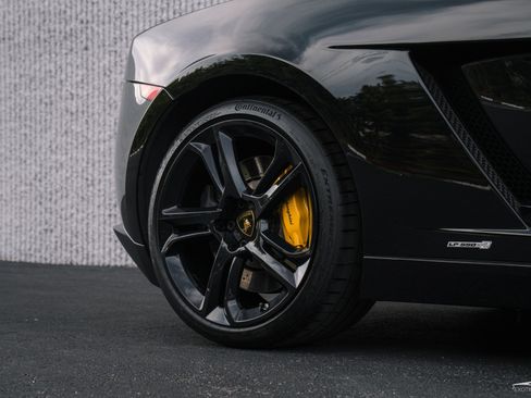 Used 2011 Lamborghini Gallardo LP 550-2 Bicolore image 10