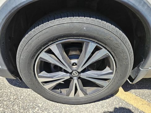 Used 2017 Nissan Rogue SL FWD image 7
