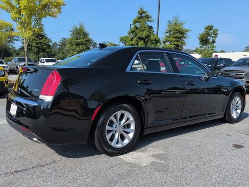 Used 2022 Chrysler 300 Touring image 4