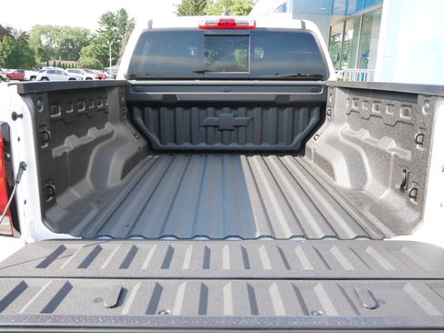 Used 2026 Chevrolet Colorado ZR2 w/ Technology Package AWD/4WD image 10