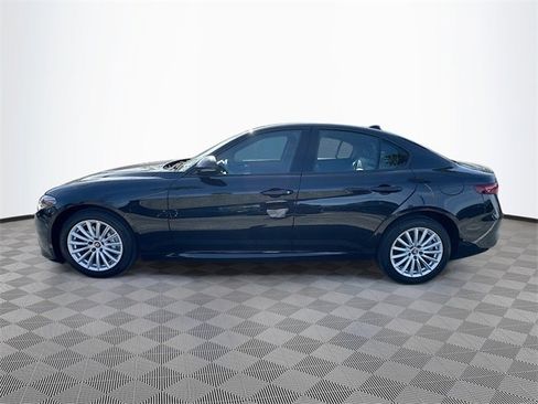 Used 2023 Alfa Romeo Giulia Sprint image 4