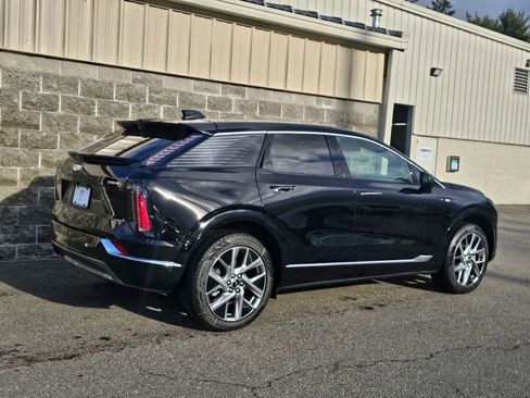 New 2026 Cadillac Optiq Luxury 1 image 9