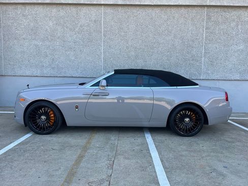 Used 2021 Rolls-Royce Dawn RWD image 3