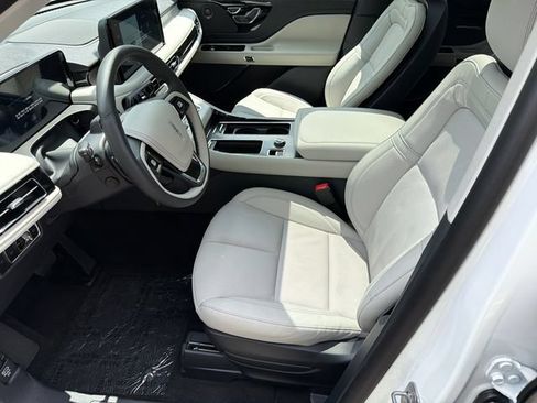 New 2026 Lincoln Aviator Reserve w/ Luxury Package AWD/4WD image 9