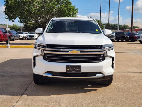 Certified 2024 Chevrolet Suburban LT RWD image 3