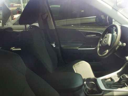 Used 2021 Toyota RAV4 XLE FWD image 4
