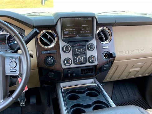 Used 2015 Ford F250 Lariat w/ Lariat Interior Package AWD/4WD image 6