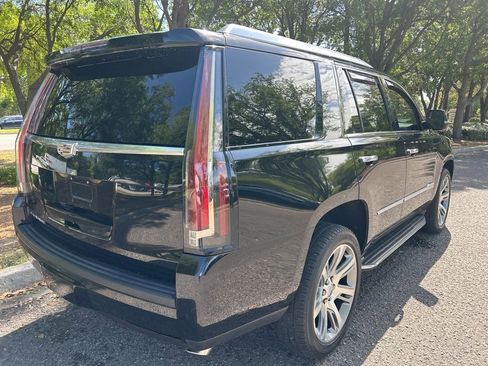 Used 2015 Cadillac Escalade Premium image 7