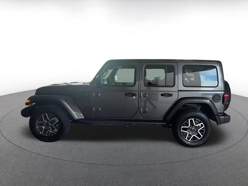 Used 2025 Jeep Wrangler Unlimited Sahara AWD/4WD image 7