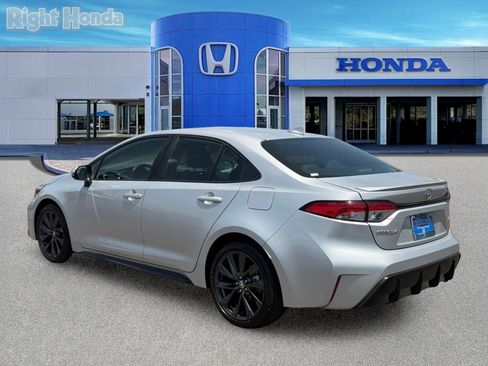 Used 2025 Toyota Corolla SE FWD image 4