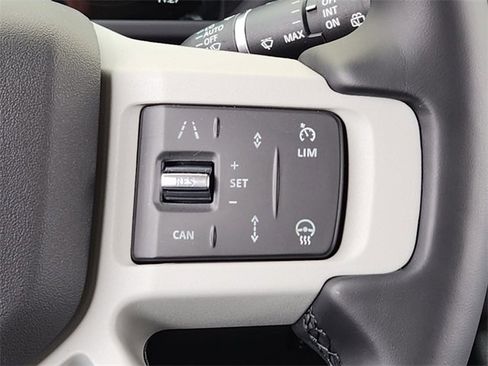 New 2024 Land Rover Defender 110 S image 28