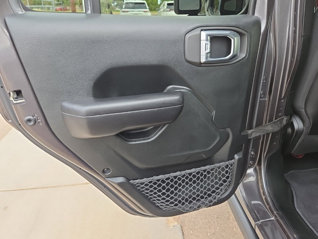 Used 2021 Jeep Wrangler Unlimited Rubicon AWD/4WD image 12