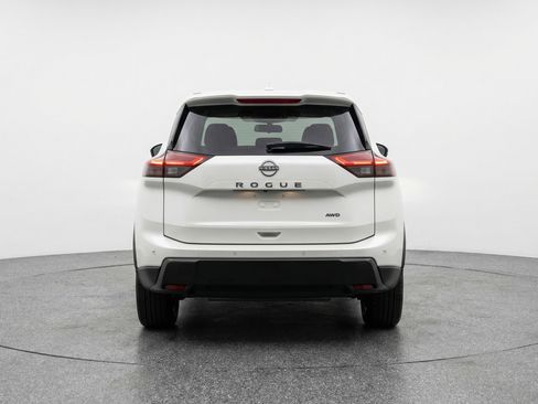 Used 2025 Nissan Rogue SV image 7