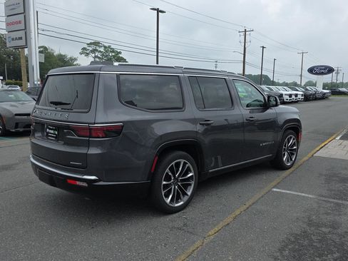 Used 2022 Jeep Wagoneer Series III w/ Premium Group I AWD/4WD image 4