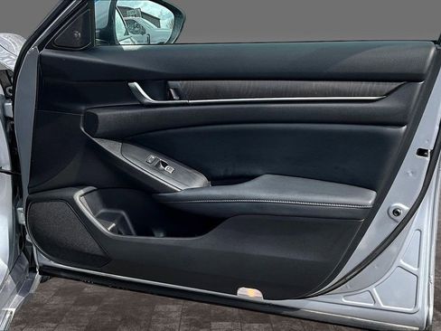 Used 2018 Honda Accord Touring image 13