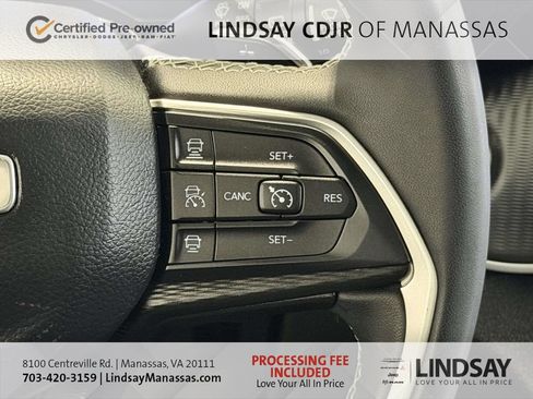 Used 2023 Jeep Grand Cherokee Laredo AWD/4WD image 31