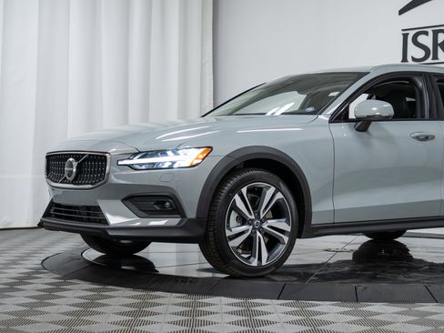 New 2026 Volvo V60 B5 Cross Country Plus w/ Climate Package image 25