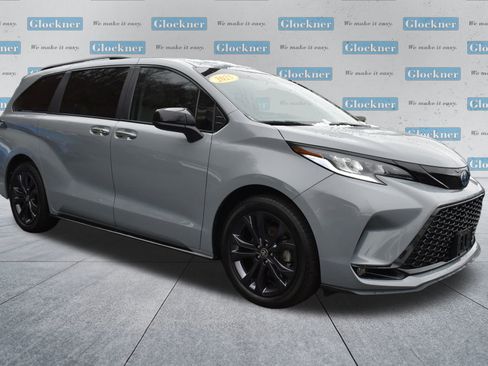 Used 2025 Toyota Sienna XSE image 3