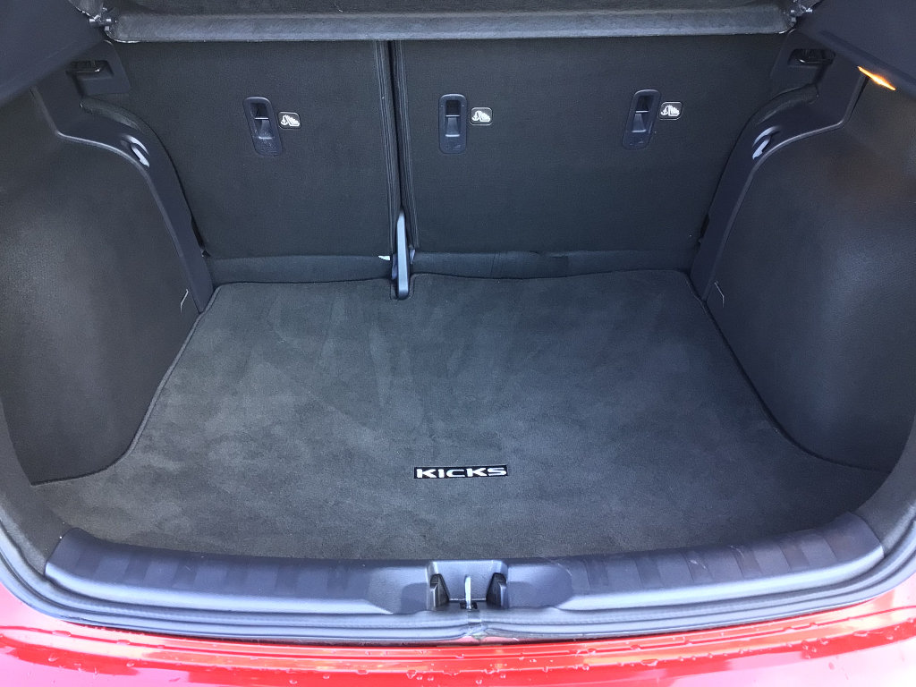 Used 2023 Nissan Kicks SR w/ SR Premium Package FWD image 17