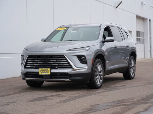 Used 2025 Buick Enclave Preferred image 7