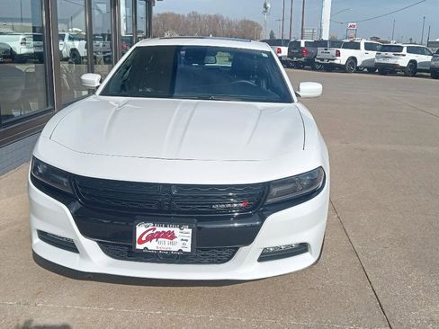 Used 2019 Dodge Charger SXT w/ Plus Group image 2