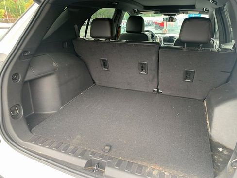 Used 2023 Chevrolet Equinox Premier image 14