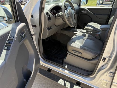 Used 2019 Nissan Frontier SL AWD/4WD image 5