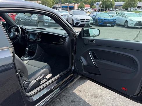 Used 2018 Volkswagen Beetle 2.0T FWD image 32