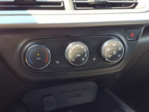 Used 2024 Chevrolet Trax RS FWD image 8