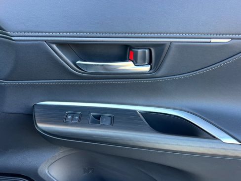 Certified 2024 Toyota Venza XLE image 22