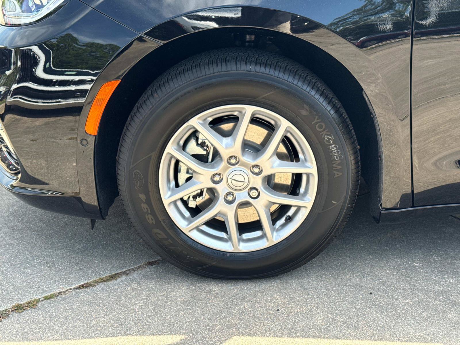 New 2025 Chrysler Pacifica Select FWD image 10