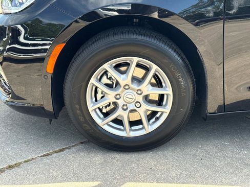 New 2025 Chrysler Pacifica Select FWD image 10