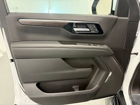 New 2026 Chevrolet Suburban LS image 12