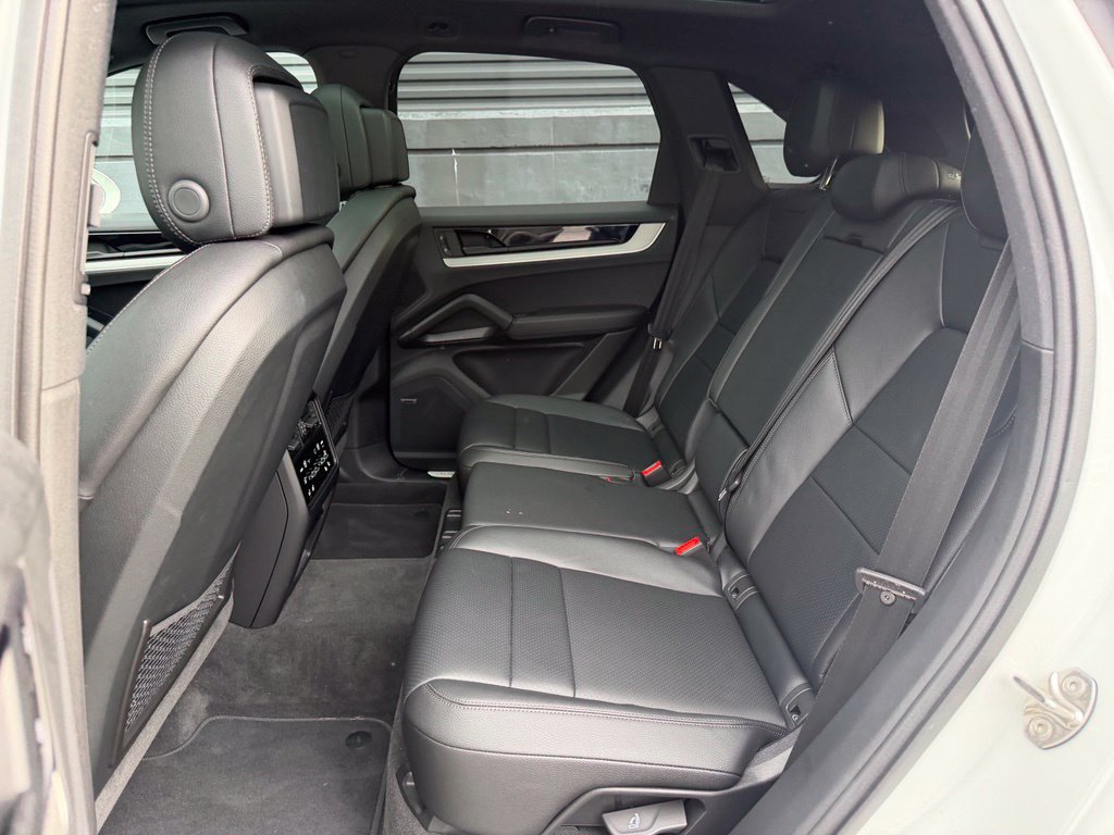 Certified 2026 Porsche Cayenne AWD/4WD image 19