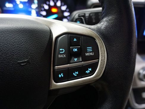 Used 2020 Ford Explorer XLT w/ Equipment Group 202A image 9