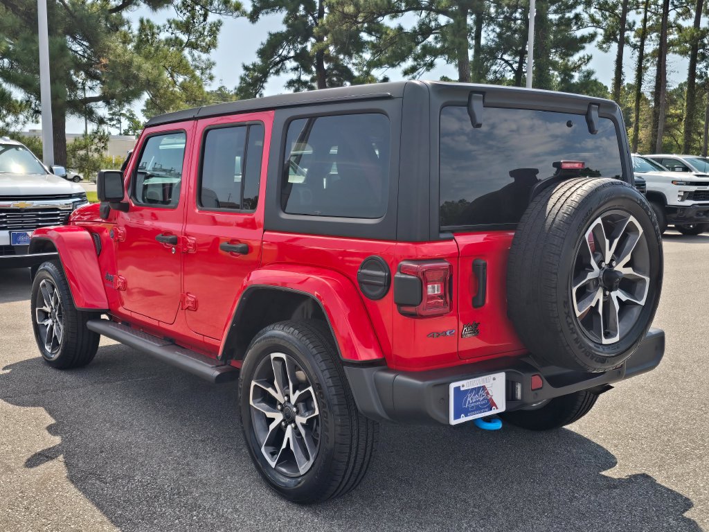 Used 2024 Jeep Wrangler Unlimited w/ Convenience Group AWD/4WD image 3