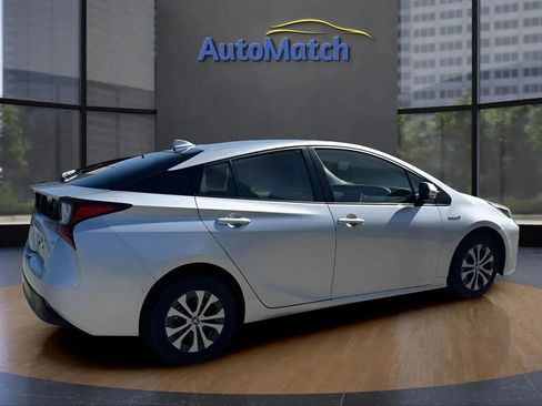 Used 2021 Toyota Prius LE image 12