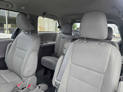Used 2017 Toyota Sienna XLE w/ XLE Navigation Package FWD image 18