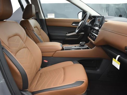 New 2025 Nissan Pathfinder Platinum w/ Cargo Package image 24