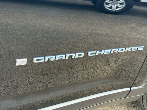 Used 2022 Jeep Grand Cherokee Limited 4xe w/ Luxury Tech Group II AWD/4WD image 8