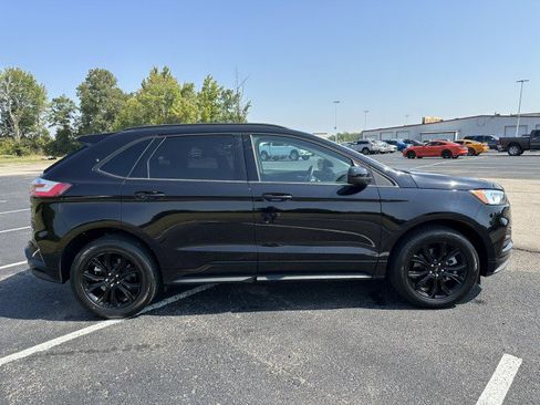 Used 2024 Ford Edge SE w/ Black Appearance Package image 5