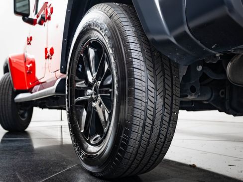 Used 2020 Jeep Wrangler Unlimited Sahara image 40