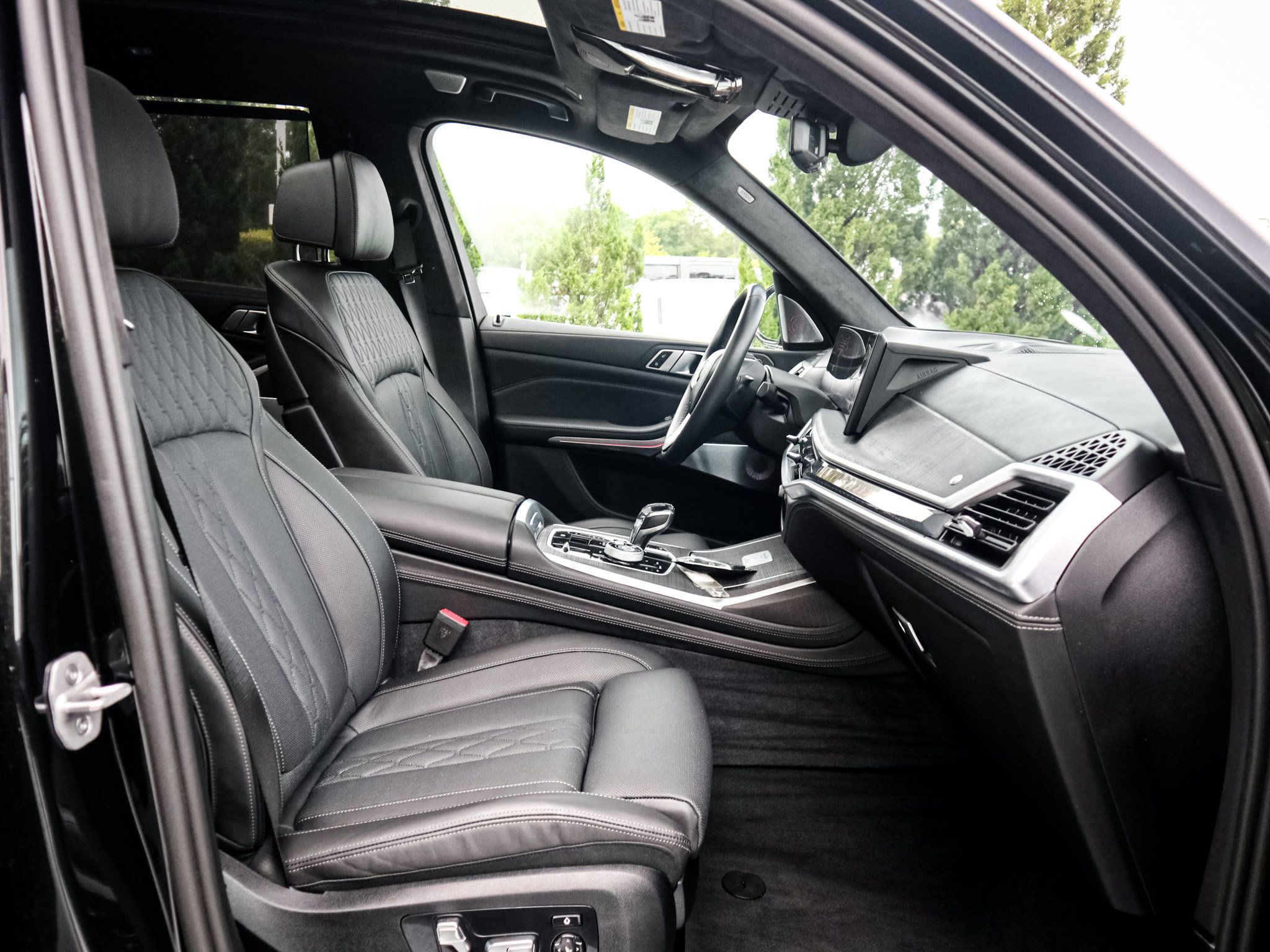 Used 2025 BMW ALPINA XB7 AWD/4WD image 34