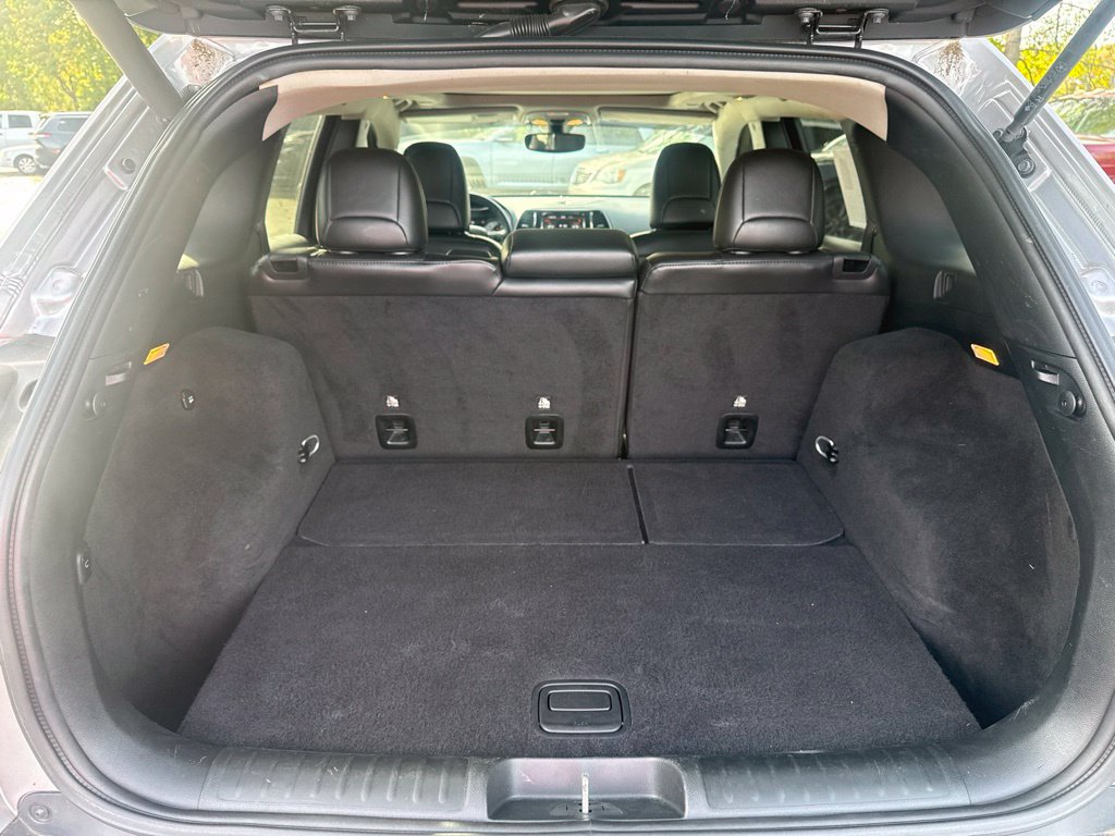 Used 2019 Jeep Cherokee Limited w/ Luxury Group AWD/4WD image 11