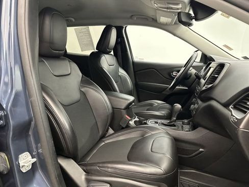 Used 2021 Jeep Cherokee Latitude Plus AWD/4WD image 26