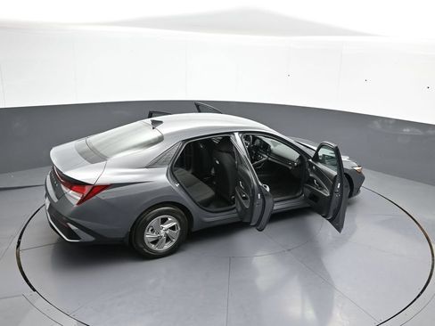 Certified 2025 Hyundai Elantra SE FWD image 44