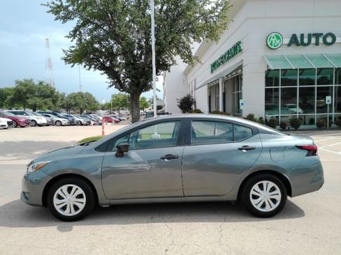 Used 2025 Nissan Versa S FWD image 10