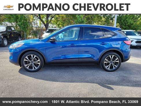 Used 2022 Ford Escape SE w/ SE Sport Appearance Package image 6