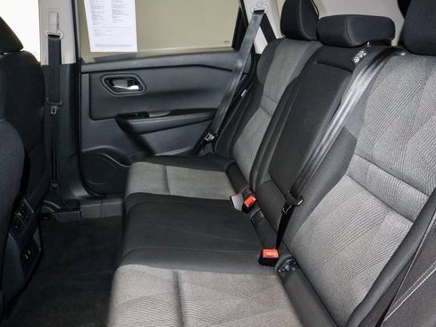 Certified 2025 Nissan Rogue SV image 22